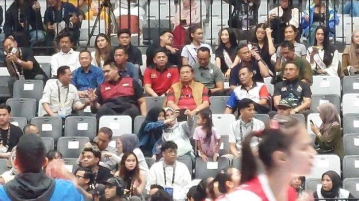 Saat SBY Berhenti Melangkah Dengarkan Sambutan Megawati
