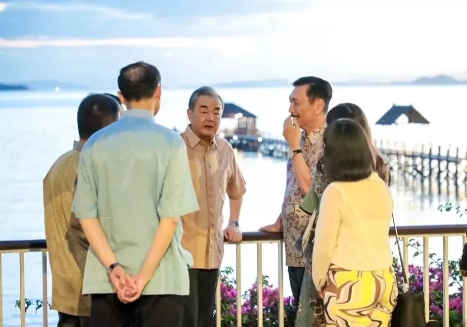 Menko Luhut segera Bentuk Tim untuk Proyek Kereta Cepat Jakarta–Surabaya