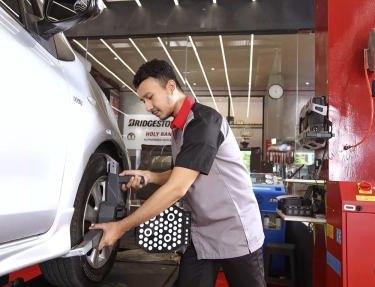 Penyebab dan Cara Mencegah Ban Mobil Meletus saat Perjalanan yang Bisa Mengakibatkan Kecelakaan