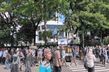 Ribuan Massa Kumpul di Patung Kuda, Dengar Bersama Putusan Sengketa Pilpres yang Digelar MK