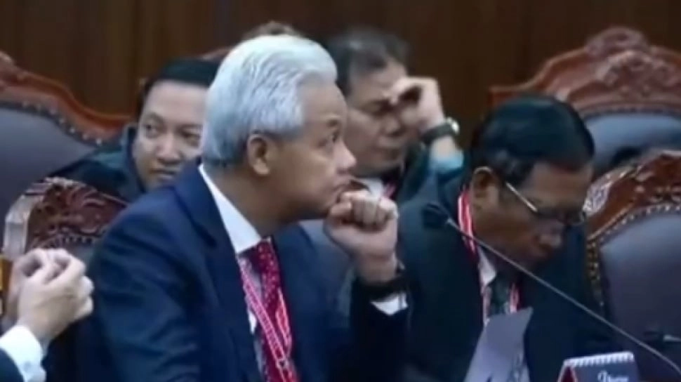 Ekspresi Ganjar Dengar Jokowi Tak Intervensi Ubah Syarat Usai Cawapres