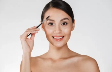 4 Cara Menebalkan Alis dengan Cepat dan Menggunakan Bahan Alami, Wajib Banget Coba!