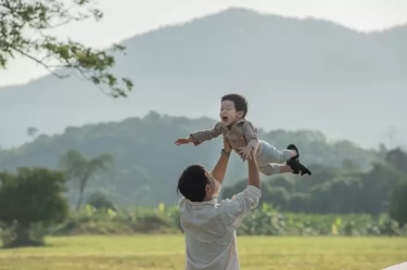 Dikenal Sebagai Family Man, 6 Zodiak ini Bisa Menjadi Suami Idaman yang Cinta dengan Keluarga