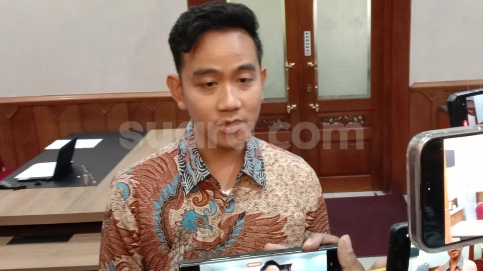 Gibran Rakabuming Posting Emoticon Begini Pasca MK Tolak Gugatan Pilpres 2024 , Dinilai Tengil Waragent