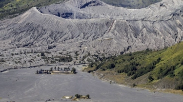Kawasan Bromo Ada Pembersihan Sampah, Wisatawan Setop Datang Sementara
