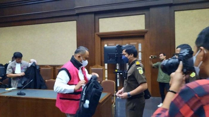 Saksi Irwan Hermawan Ungkap Sumber Uang Saweran Rp 40 Miliar untuk Anggota BPK Achsanul Qosasi