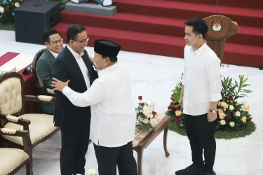 Digoyang-goyangkan Tubuhnya oleh Prabowo Saat Penetapan Capres Terpilih, Anies: Biasa Saja, Enggak Ada yang Khusus Tadi