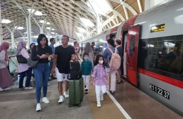 Kereta Cepat Whoosh Angkut Lebih dari 200 Ribu Penumpang pada Angkutan Lebaran 2024