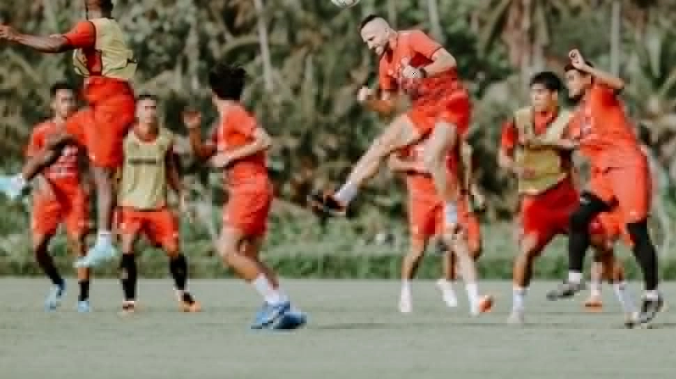 Bali United Ingin Bertahan di Tiga Besar, Siap Tempur di Markas Persebaya Pekan Ini