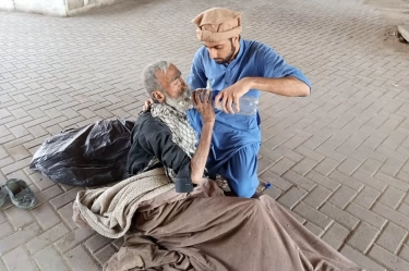 6 Zodiak yang Tidak Mementingkan Diri Sendiri, dari Pisces yang Penuh Empati hingga Taurus yang Sangat Peduli