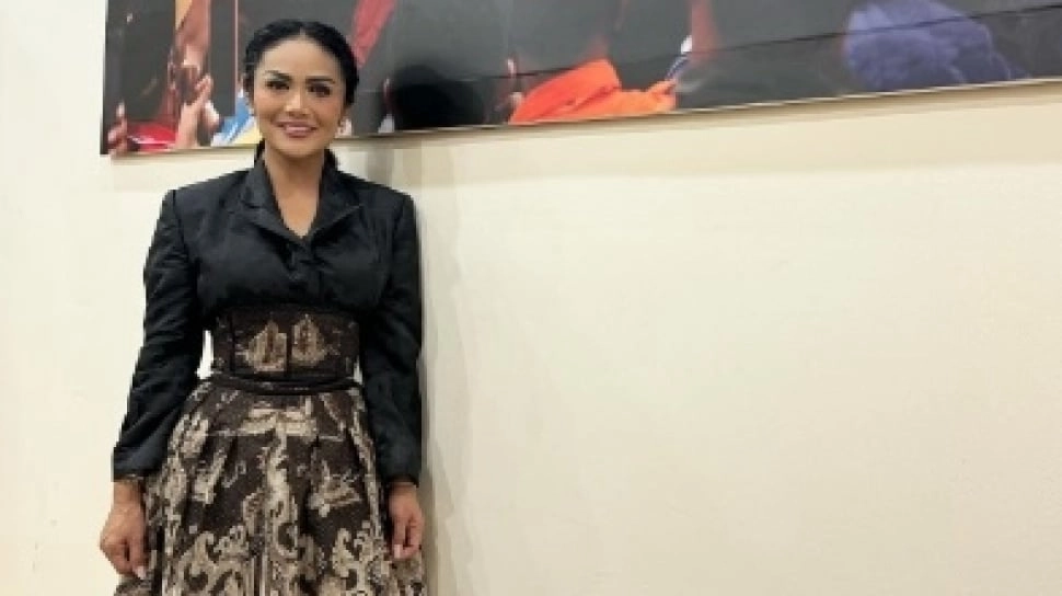Krisdayanti Ungkap Lebih Suka Pakai Bulu Mata Palsu Dibandingkan Extension, Kenapa Begitu?