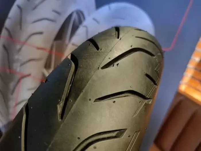 Ban Motor Masih Bagus Tapi Sudah Retak-retak, Kenali Penyebabnya Berikut Ini