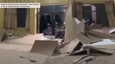 Atap Plafon Kwarcab Pramuka Tasikmalaya Ambruk dan Kaca Pecah Akibat Gempa 6.5 Magnitudo di Garut