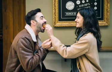 8 Tanda Seorang Introvert Sedang Jatuh Cinta Menurut Psikologi, Salah Satunya Menunjukkan Kerentanan