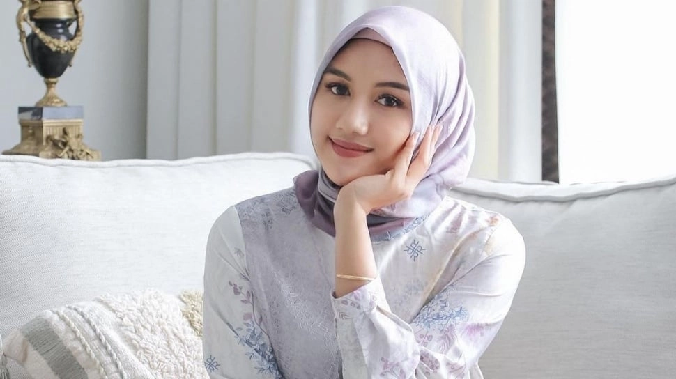 Tetap Branded saat Umrah, OOTD Erina Gudono Tembus Belasan Juta?