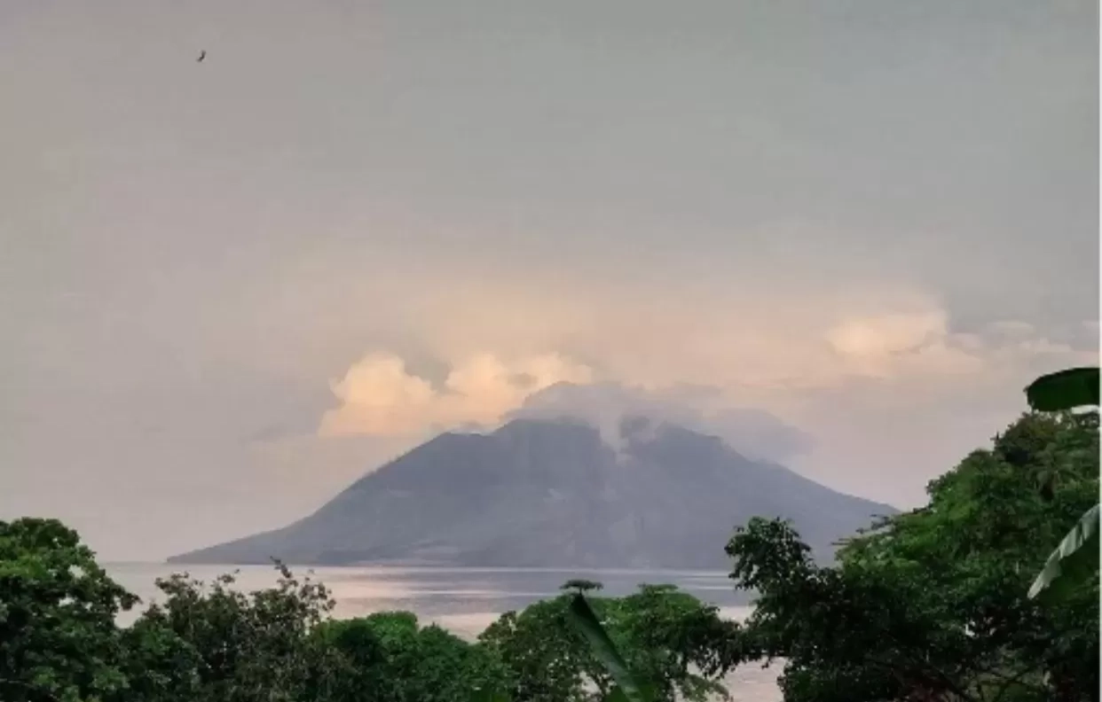 BNPB Imbau Penggunaan Masker hingga Waspada Tsunami Akibat Gunung Api Ruang Meletus