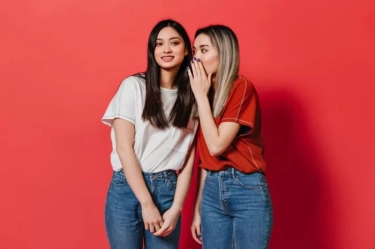 Gemini Adalah si Palng Kepo! Ini 4 Zodiak yang Selalu Ingin Tahu Banyak Hal dan Gemar Mencari Informasi Orang Lain