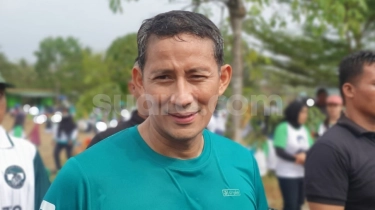 Foto Tak Dimasukkan di Poster Timnas, Sandiaga Uno Akhirnya Selfie Sendiri