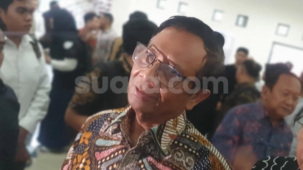 Ramai Polisi Bunuh Diri di Dalam Alphard, Mahfud MD Cuma Kasih Saran Begini