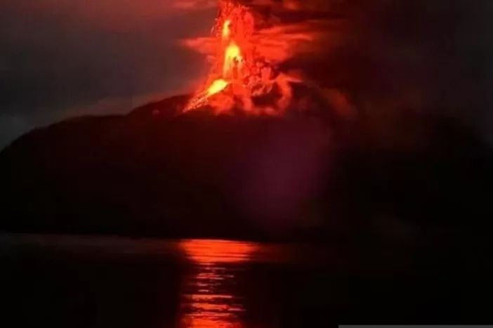 Gunung Ruang Kembali Erupsi, PVMBG: Erupsi Disertai Awan Panas ke Segala Arah
