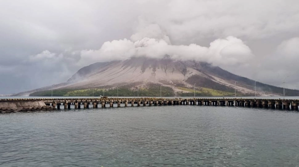50 Penerbangan dan 7 Bandara Ini Terdampak Erupsi Gunung Ruang, Aktivitas Dihentikan Sementara