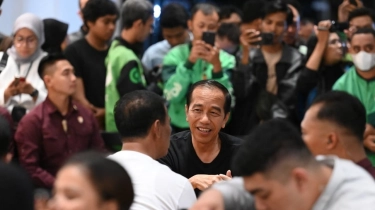 Respons Kocak Warganet Saat Jokowi Ngevlog di Mie Gacoan: Pegang Kameranya Dekat Banget