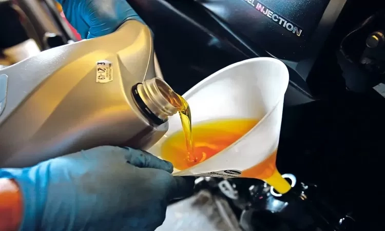 Rekomendasi Oli Terbaik untuk Motor Vario 150, Harga di Bawah Rp 100 Ribu!