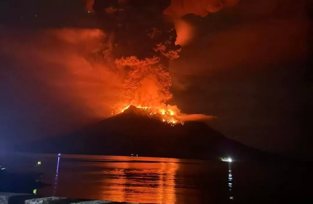 Jokowi Minta Jajarannya Percepat Relokasi Warga Terdampak Erupsi Gunung Ruang