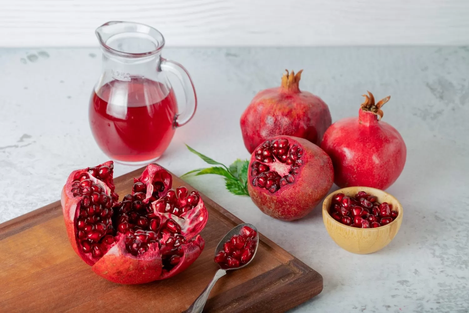 Kaya Akan Vitamin C! Simak 4 Manfaat Buah Delima untuk Kecantikan Wajah