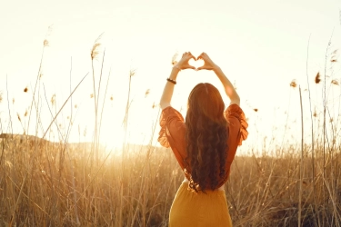 Menurut Psikologi, Perempuan akan Menunjukan 9 Prilaku Ini Jika Dia Benar-benar Jatuh Cinta kepadamu 