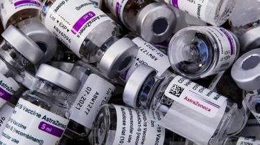 Penerima Vaksin AstraZeneca Alami Cedera Otak Permanen, Menkes: Benefit Lebih Besar dari Risiko