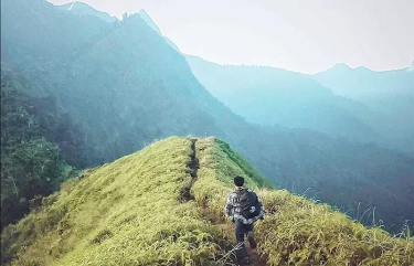Menjelajahi Pesona Tahura Raden Soerjo dengan Gugusan Gunung dan Air Terjun