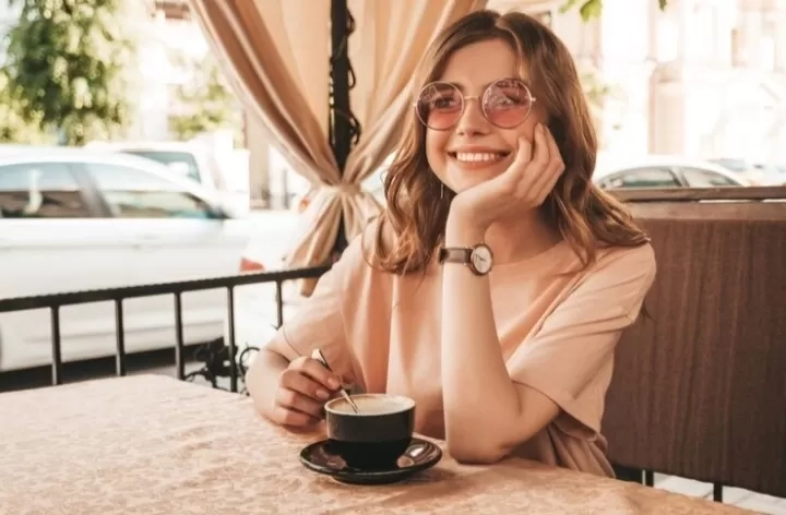 Tak Bisa Berhenti Menatapnya Bak Dihipnotis, 7 Zodiak Ini Paling Karismatik Diantara Lainnya