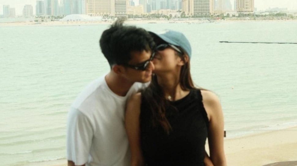 4 Potret Romantis Pratama Arhan Azizah Salsha Selama di Qatar, Tak Ragu Lagi Posting Pose Peluk Cium