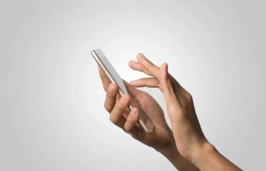 6 Zodiak Paling Sering Stalking Mantan karena Belum Bisa Move On, Mulai dari Aries Sampai Pisces