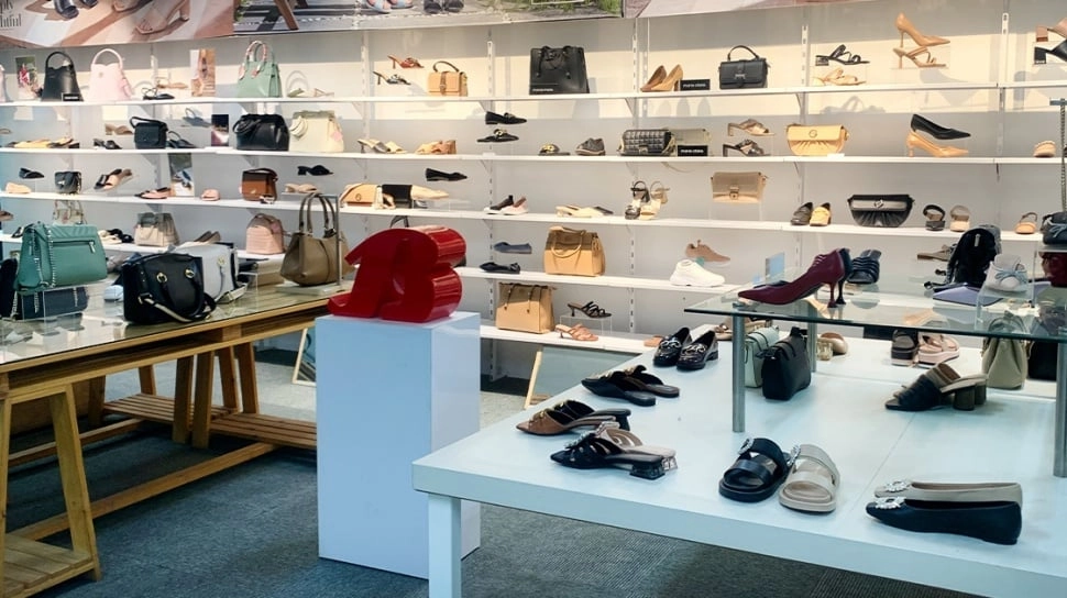 Bata Diingatkan Bayar Hak Pekerja Setelah Tutup Pabrik