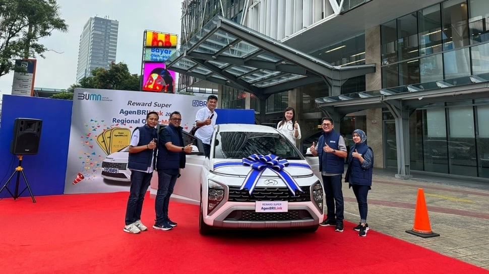 Beri Apresiasi, BRI Serahkan Mobil dan Logam Mulia kepada Pemenang Program Super AgenBRILink