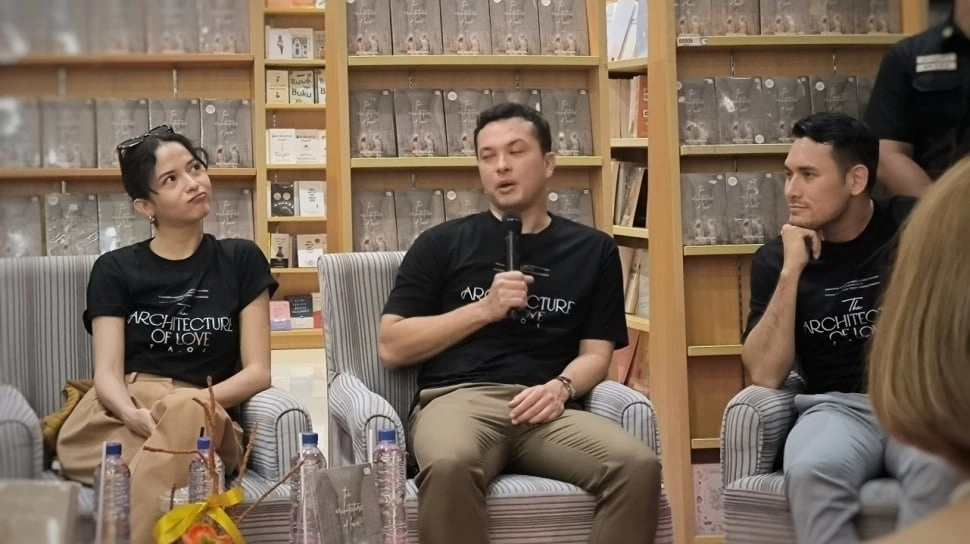 Fans Ungkap Merek Jam Tangan Nicholas Saputra, Seleranya Quiet Luxury