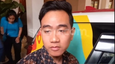 Gibran Pasang Muka Datar Sindir Paslon Lain Soal Foto Wapres Terpilih