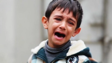 Viral Bocah Nangis Histeris Ibunya Tewas Dibacok Ayah di Manado: Kenapa Bukan Aku yang Dilibas?