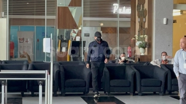 Beda Style Bupati Sidoarjo Gus Muhdlor Sebelum dan Seusai Masuk Ruang Pemeriksaan KPK, Jaket Bomber Ganti Rompi Oranye