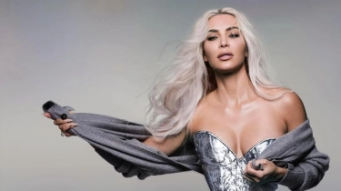 Tampil Minimalis di Met Gala, Pinggang Ramping Kim Kardashian Jadi Sorotan