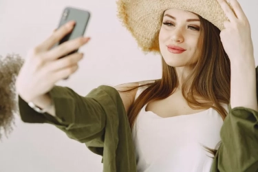 7 Alasan Psikologis di Balik Kebiasaan Posting di Media Sosial