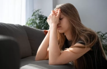 8 Cara Orang yang Cerdas secara Emosional Mengatasi Patah Hati Menurut Psikologi, Salah Satunya Mengingat Nilai Diri