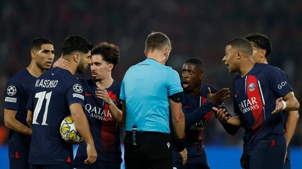 Wasit FIFA Ini Menangis Usai Pimpin Leg Kedua Liga Champions PSG vs Dortmund, Gara-gara Dihujat Mbappe Cs?