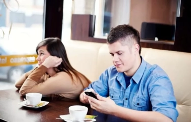 6 Tanda Pasangan Anda Tidak Sepenuhnya Berkomitmen pada Hubungan Menurut Psikologi, Sering Membatalkan Rencana