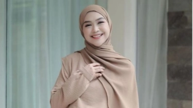 Detik-detik Ria Ricis Diduga Dicuekin Ibu Teuku Ryan Viral Lagi, sampai Pilih Merapat ke Ayah Mertua