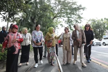Solo Tuan Rumah HUT Dekranas dan HKG PKK, Dimeriahkan Parade Mobil Hias hingga Pameran Kerajinan Kriya