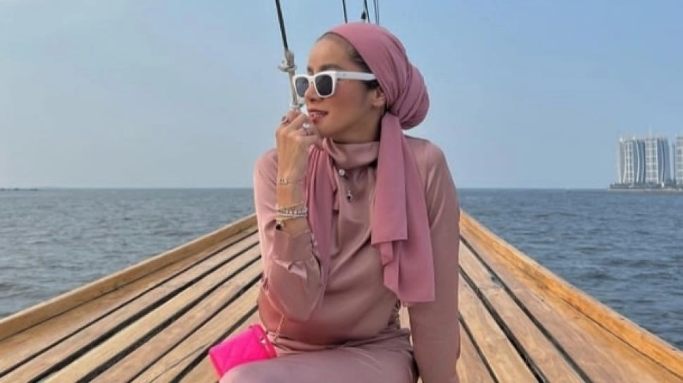 Baju Olla Ramlan di Pernikahan Rizky Febian dan Mahalini Raharja Tuai Pro Kontra Publik: Berpakaian tapi Telanjang