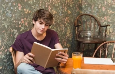 7 Kebiasaan Pria yang Benar-Benar Ingin Memperbaiki Kehidupan Menurut Psikologi, Salah Satunya Membaca Buku Self Improvement